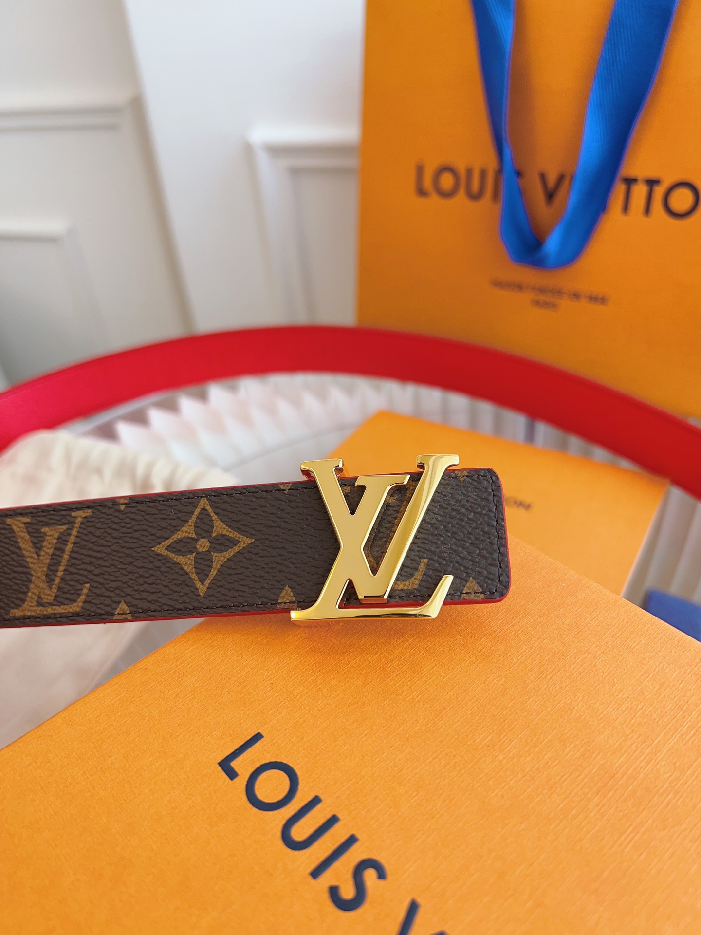 LOUIS VUITTON RIEM | Luxury By Se