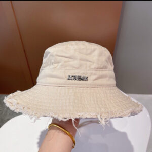 JACQUEMUS BUCKET HAT